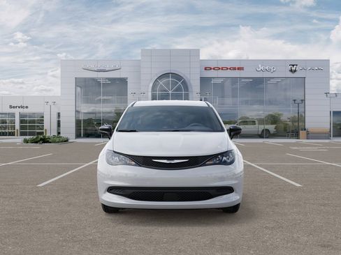 New 2026 Chrysler Voyager LX image 7