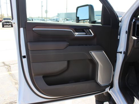 Used 2025 GMC Sierra 3500 Denali AWD/4WD image 24