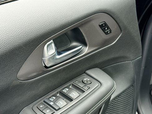 New 2026 Chrysler Pacifica Select image 9