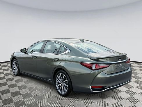 Used 2021 Lexus ES 300h w/ Premium Package image 4