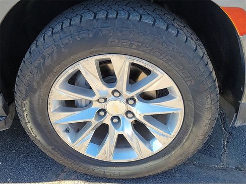 Used 2022 Chevrolet Suburban Premier image 7