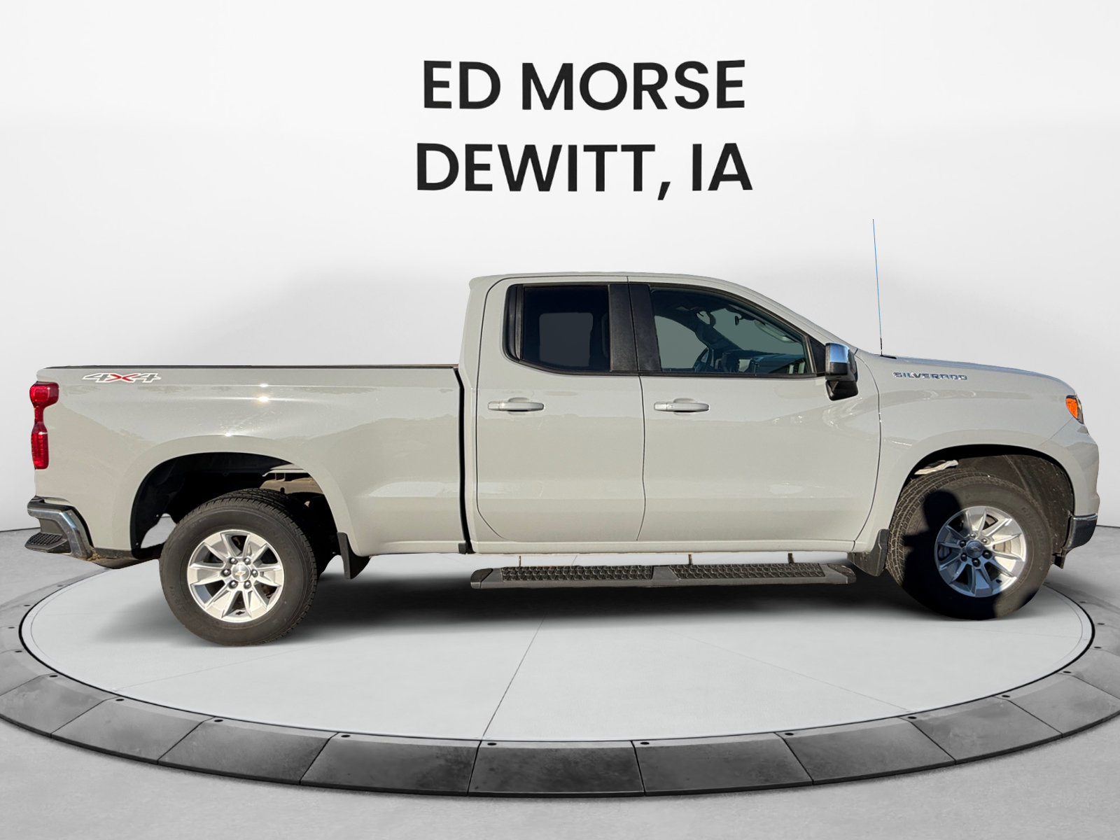 Used 2024 Chevrolet Silverado 1500 LT AWD/4WD image 6