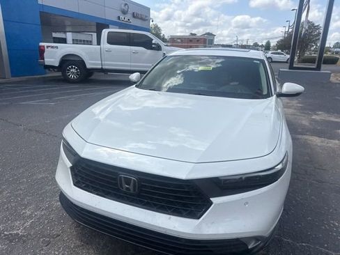 Used 2023 Honda Accord Touring image 2