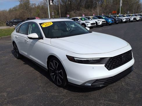 Used 2023 Honda Accord Touring image 1