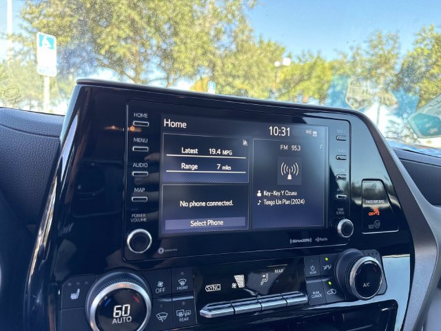 Used 2021 Toyota Highlander XLE FWD image 25