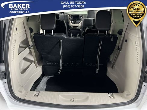 Used 2024 Chrysler Pacifica Limited image 27