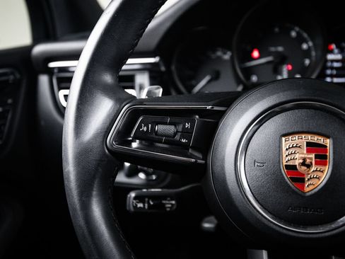 Certified 2023 Porsche Macan AWD/4WD image 17