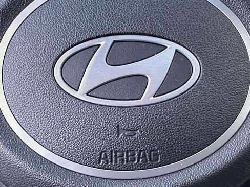 Used 2025 Hyundai Elantra SEL image 28