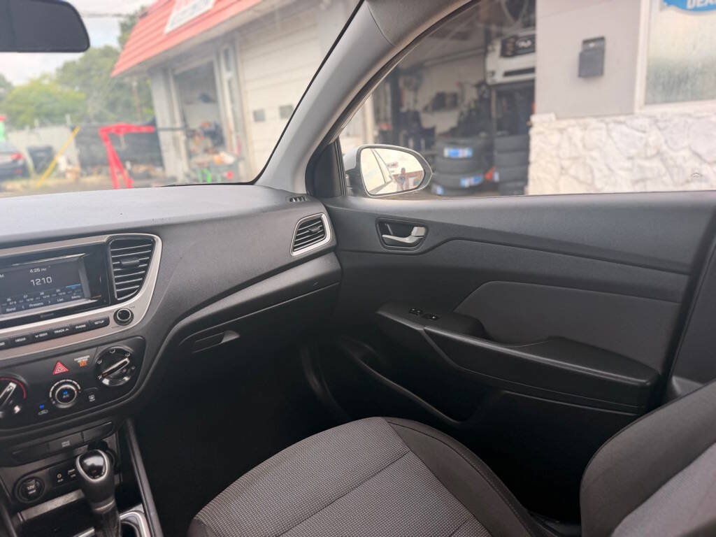 Used 2019 Hyundai Accent SE FWD image 13