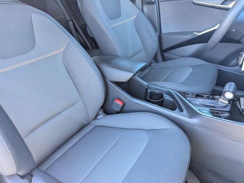 Used 2024 Kia Niro LX image 8