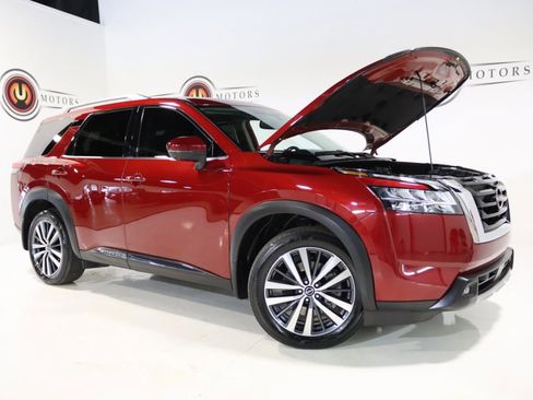 Used 2022 Nissan Pathfinder Platinum w/ Cargo Package image 30