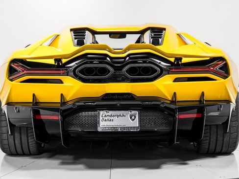 Used 2024 Lamborghini Revuelto image 4