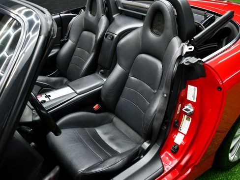 Used 2005 Honda S2000 image 17