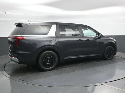 Used 2025 Kia Carnival FWD image 2