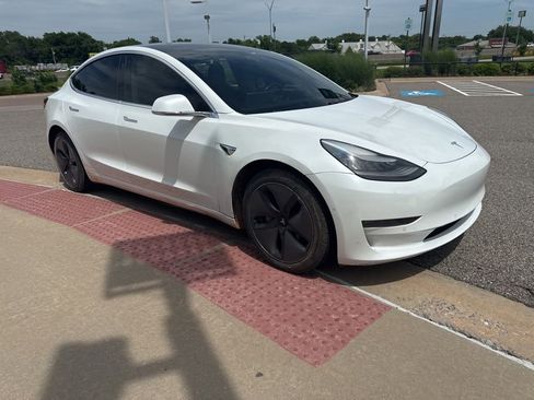 Used 2018 Tesla Model 3 Mid Range RWD image 3