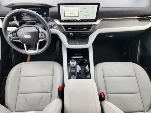 Used 2025 Ford Explorer Platinum w/ Ultimate Package RWD image 25