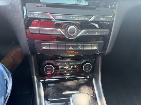 Used 2018 INFINITI QX30 FWD image 10