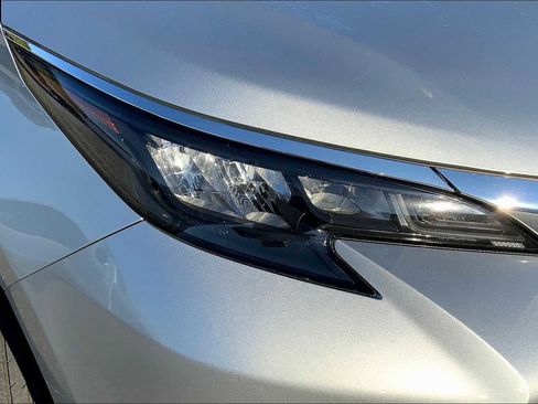 Used 2024 Toyota Sienna XLE image 26