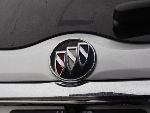 Used 2020 Buick Enclave Essence image 14