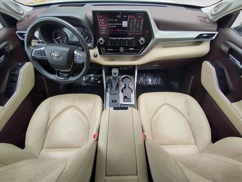 Used 2020 Toyota Highlander Platinum FWD image 20