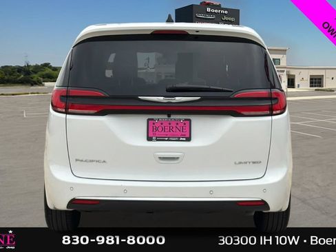 Used 2026 Chrysler Pacifica Limited FWD image 4