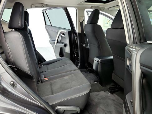 Used 2018 Toyota RAV4 XLE image 18