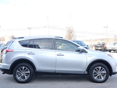 Used 2016 Toyota RAV4 XLE image 6