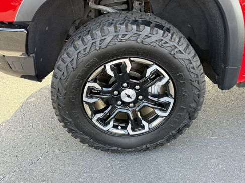 Used 2023 Chevrolet Silverado 1500 ZR2 w/ Technology Package image 34