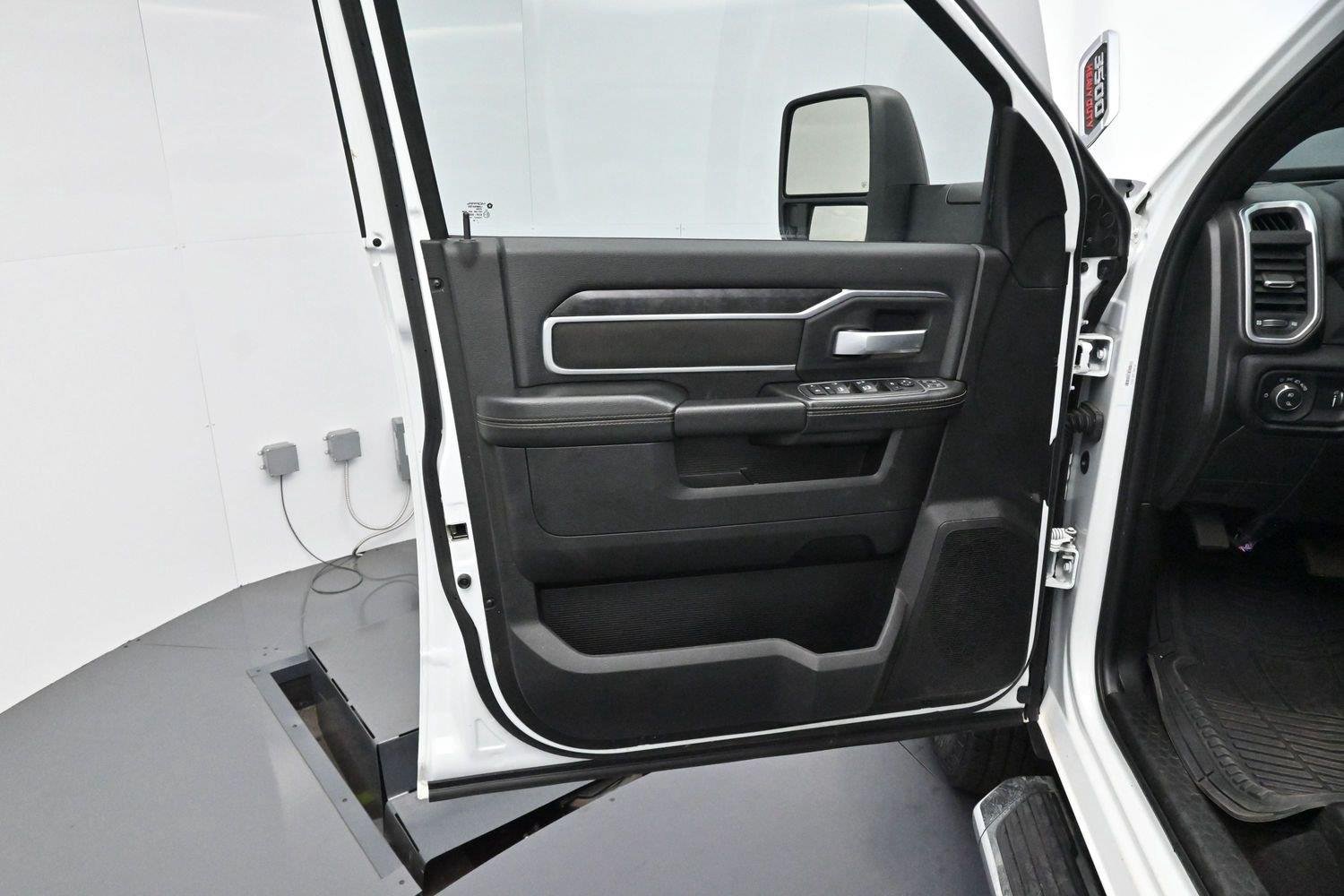 Used 2024 RAM 3500 Big Horn AWD/4WD image 9