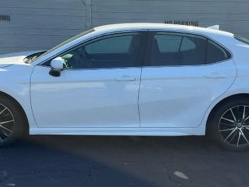 Used 2024 Toyota Camry SE FWD image 19