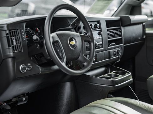 Used 2018 Chevrolet Express 3500 w/ Driver Convenience Package RWD image 24