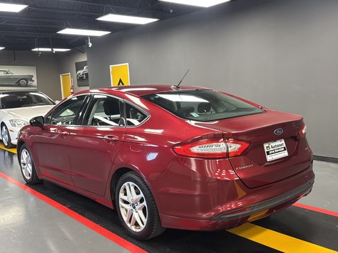 Used 2016 Ford Fusion SE FWD image 4