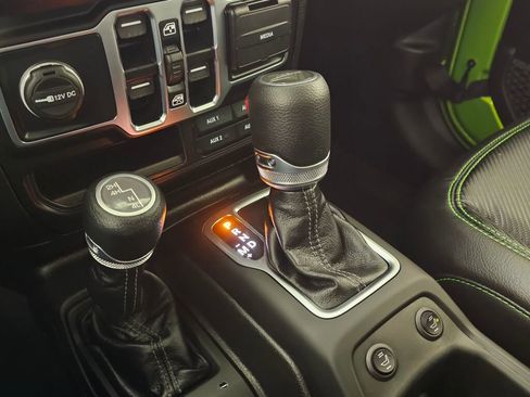 Used 2025 Jeep Gladiator Sport image 30