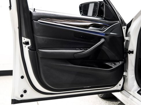 Used 2018 BMW 540i w/ M Sport Package image 52