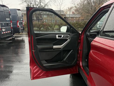 Used 2021 Ford Explorer XLT w/ Equipment Group 202A image 10