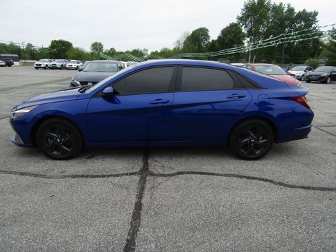 Used 2023 Hyundai Elantra SEL FWD image 4