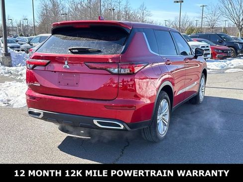 Used 2022 Mitsubishi Outlander ES image 2