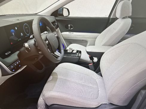 Used 2026 Hyundai Ioniq 5 Limited image 7