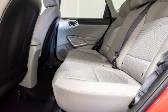 Used 2025 Kia Soul LX w/ LX Technology Package FWD image 23