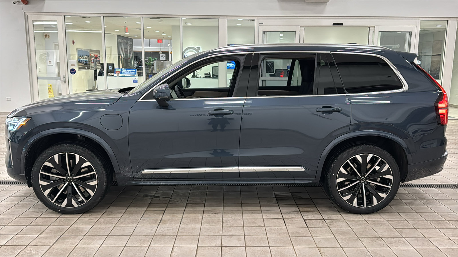 New 2026 Volvo XC90 T8 Plus w/ Protection Package Premier AWD/4WD image 8