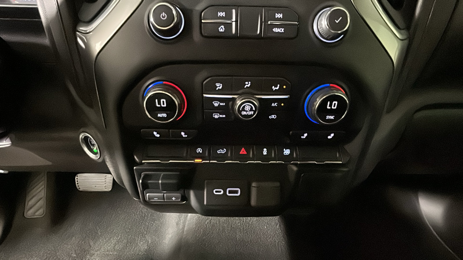 Used 2021 Chevrolet Silverado 1500 RST w/ Max Trailering Package AWD/4WD image 25