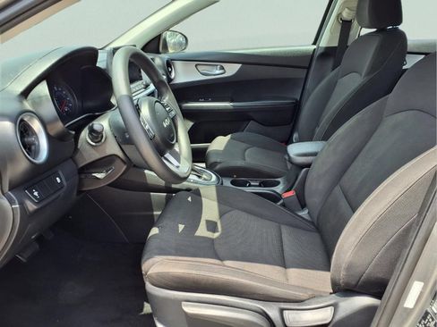Used 2022 Kia Forte LXS FWD image 11