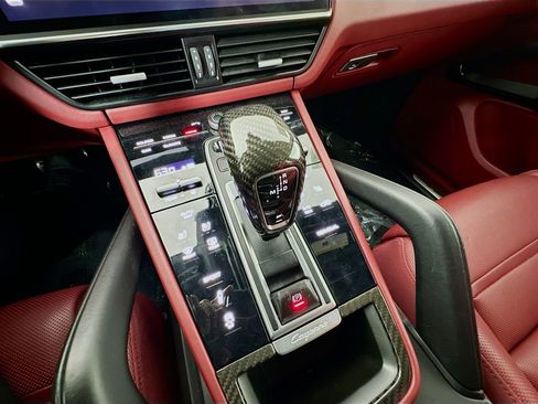 Used 2022 Porsche Cayenne S Platinum image 17