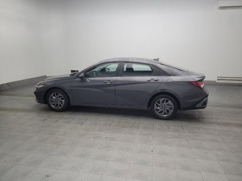 Used 2024 Hyundai Elantra SEL FWD image 3