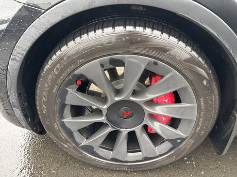 Used 2021 Tesla Model Y Long Range image 7