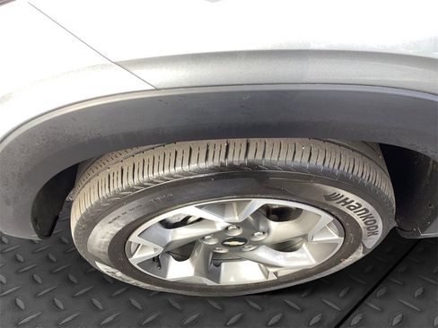 Used 2024 Chevrolet Trax LT w/ LT Convenience Package image 22