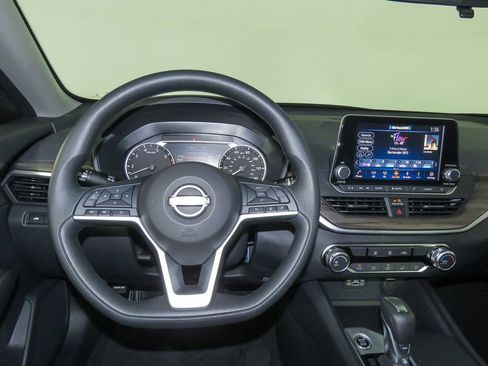 New 2025 Nissan Altima 2.5 SV image 11