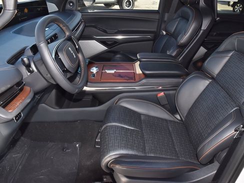 New 2025 Lincoln Navigator L Black Label image 13