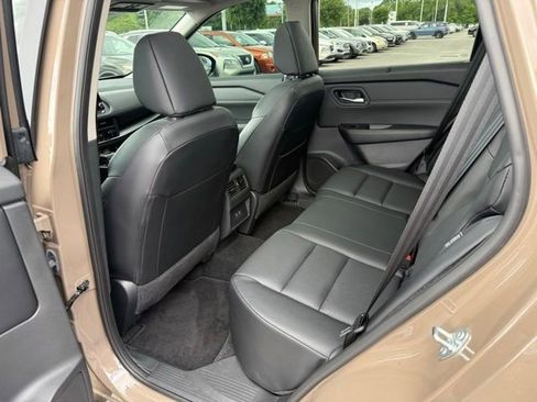 Used 2024 Nissan Rogue SV w/ SV Premium Package image 26