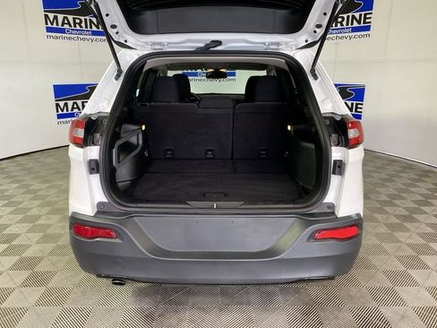 Used 2017 Jeep Cherokee Sport FWD image 28